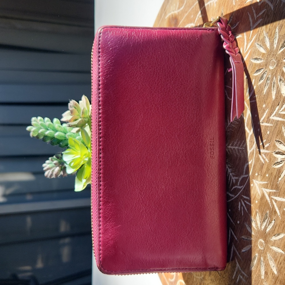 Fossil Leather Long Zippy Wallet in Cranberry Color - EUC